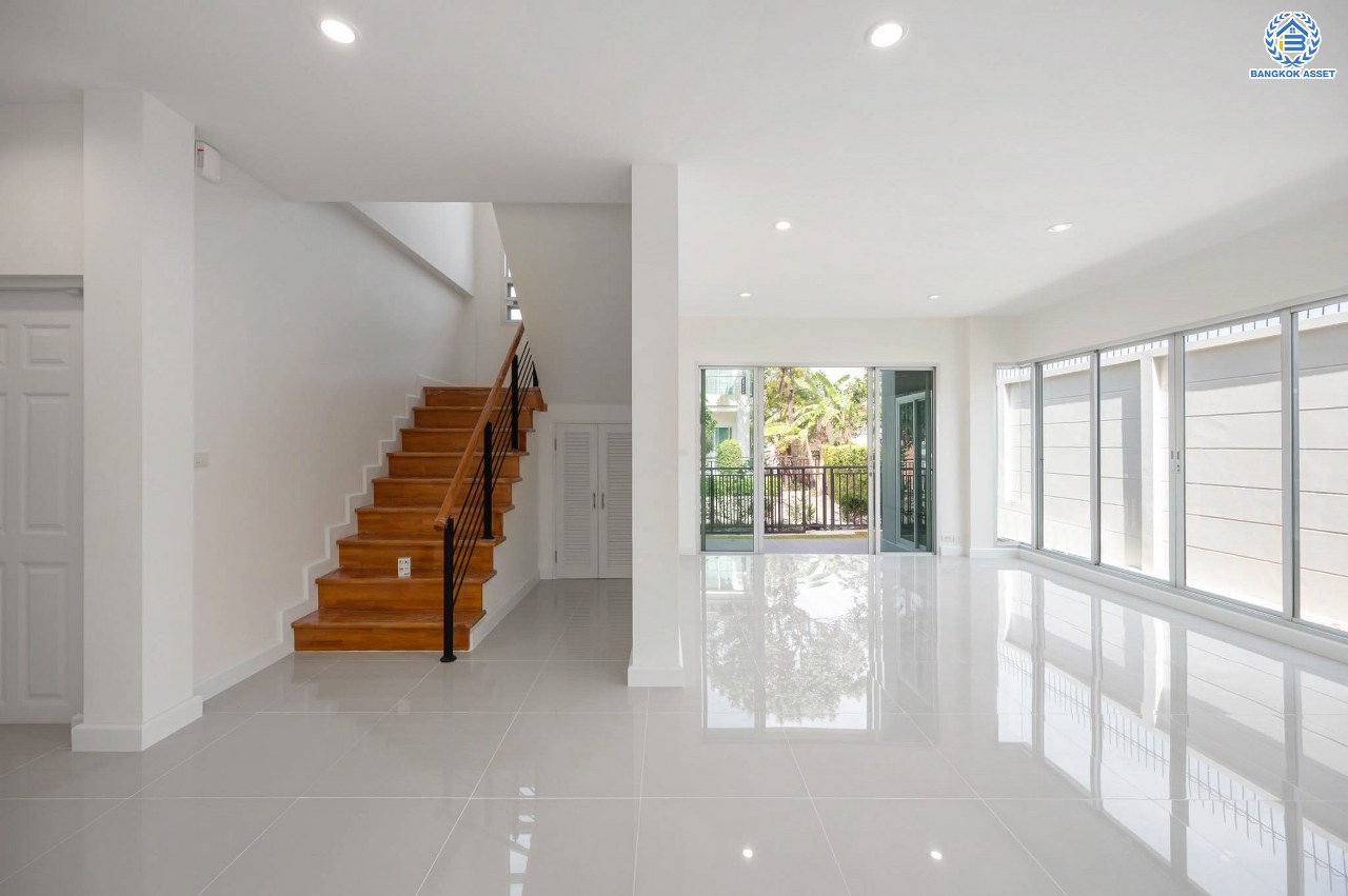 บ้านมือสองตกแต่งใหม่ โครงการ ไลฟ์บางกอกบูเลอวาร์ด ปิ่นเกล้า-เพชรเกษม เนื้อที่กว้างกว่า 52.5 ตร.ว ฟังก์ชัน 3 ห้องนอน 3 ห้องน้ำ 2 ที่จอดรถ บนทำเลติดถนนพุทธมณฑลสาย4 ตอบโจทย์กับทุกครอบครัว ใกล้แหล่งช้อปปิ้ง "เซ็นทรัล ศาลายา" รถไฟฟ้าสายสีน้ำเงิน "สถานีหลักสอง" และจุดขึ้นทางด่วน "ศรีรัช"...